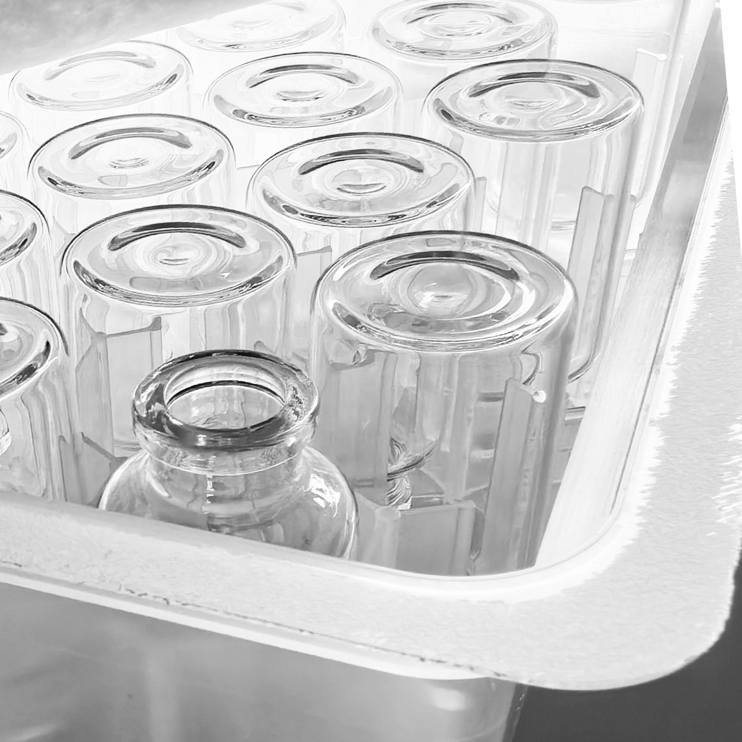 Sterile Glass Vials Made of Borosilicate Glass Lab Empty Bottle For Biology, Chemistry, Science Laboratories, 20ml Ready-to-Fill Vials Can Fit with Filling Nozzles, 30*55mm Pack of 60