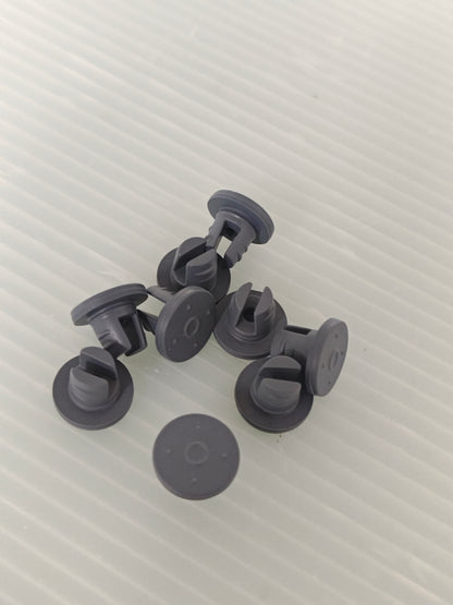 1000 pcs of 13mm amber 10ml bottles, 1000 pcs 13mm rubber stoppers with legs, and 1000 pcs 13mm silver aluminium caps.